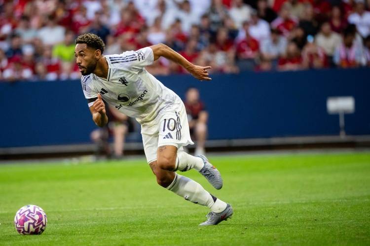 皇冠信用出租
_曼晚评分:库尼亚7分莱昂6分 卡塞米罗5分 马兹拉维&希顿8分