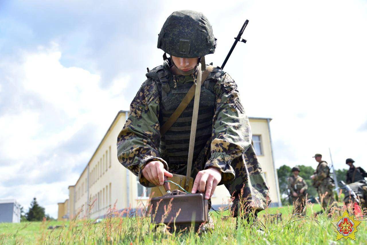 英格兰北部东部甲组联赛
_乌克兰爆出猛料英格兰北部东部甲组联赛
,白俄罗斯即将宣布紧急戒严,组三国联军直扑基辅