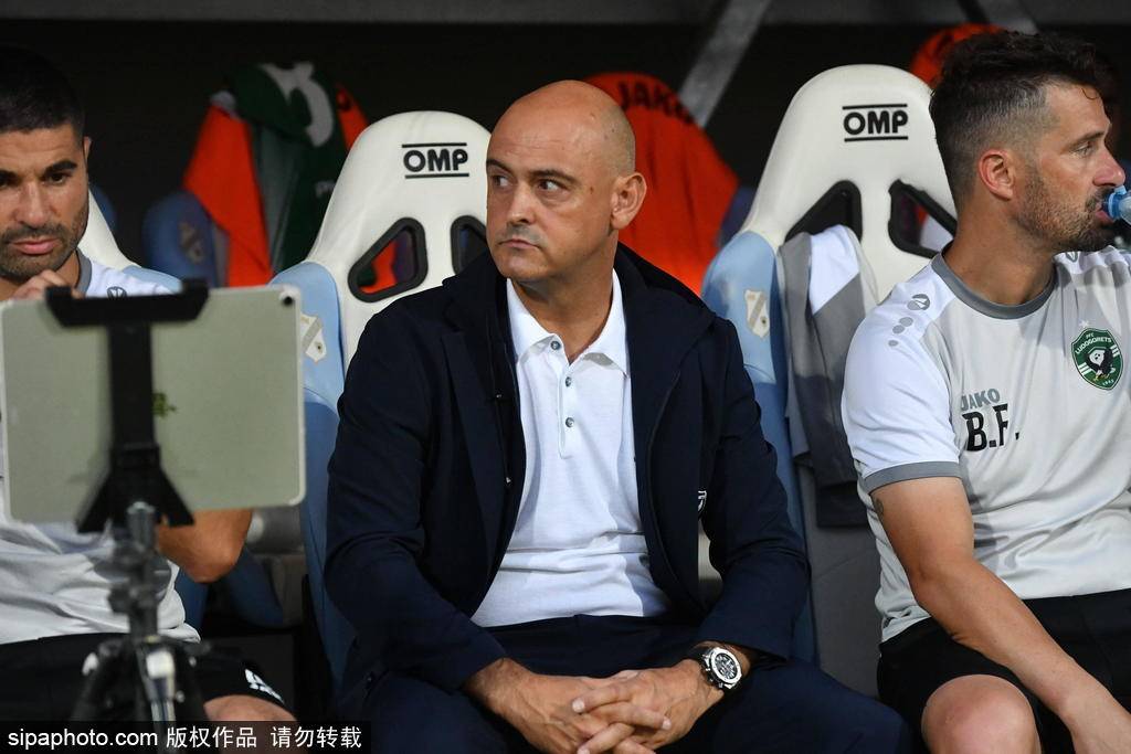 纽卡斯尔联足球_江夏赢得汉超首胜:近5万观众见证足球热潮纽卡斯尔联足球,足球小白也能成为忠实球迷!