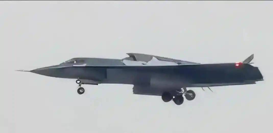 五大联赛全满贯的主教练是谁 _战斗机越造越庞大五大联赛全满贯的主教练是谁 ,歼 - 45 超大个头造型前卫,恰似 “空中巨无霸”