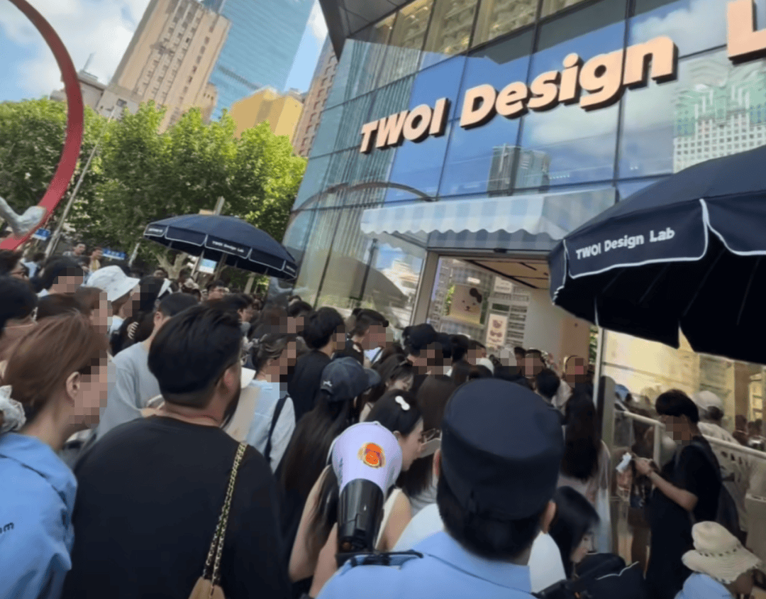 挪威女子超级联赛_开业第一天就闭店!人多到崩溃挪威女子超级联赛,排队超8小时,品牌道歉,补偿方案公布!