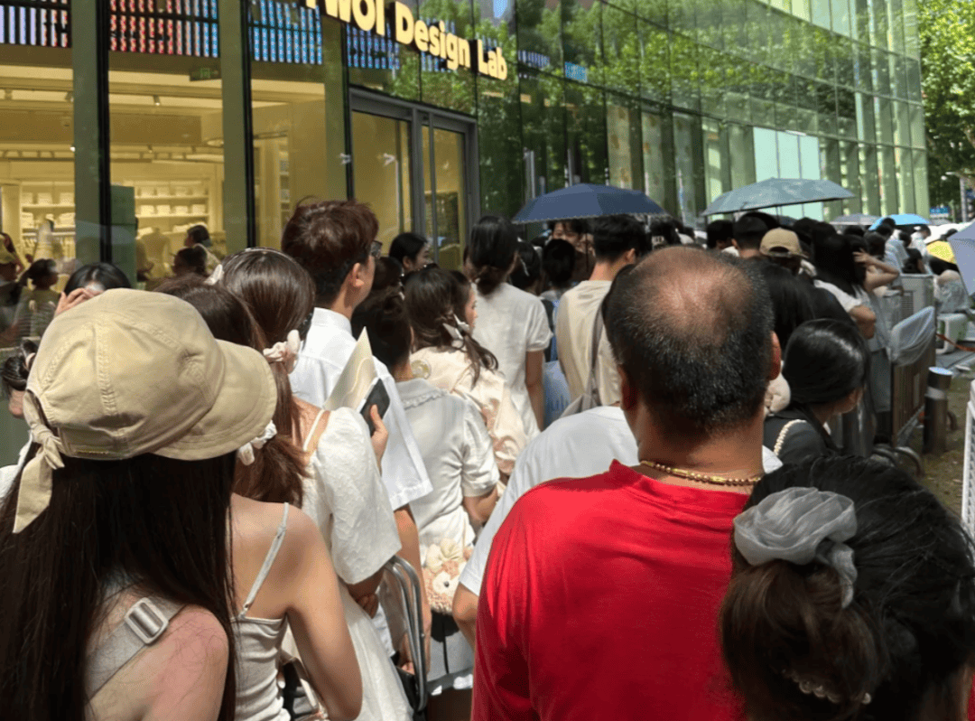 挪威女子超级联赛_开业第一天就闭店!人多到崩溃挪威女子超级联赛,排队超8小时,品牌道歉,补偿方案公布!