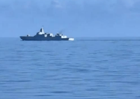 皇冠信用网登0_中美海军正面交锋?中国海军055大驱与美航母编队狭路相逢皇冠信用网登0,双方都进入舰炮打击范围