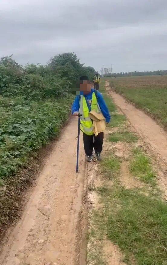 皇冠信用網最新地址_湖北一男子辞掉月薪2万元工作皇冠信用網最新地址,带9岁儿子徒步千里,计划60天走到山东……原因让人泪目