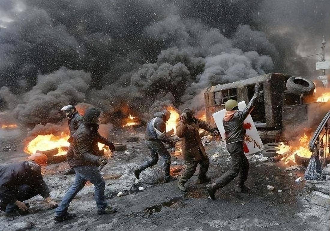 皇冠信用网开户
_死伤惨重!乌克兰彻底杀疯突袭俄控区皇冠信用网开户
,对自己人都动手,普京或被逼斩首乌决策中心