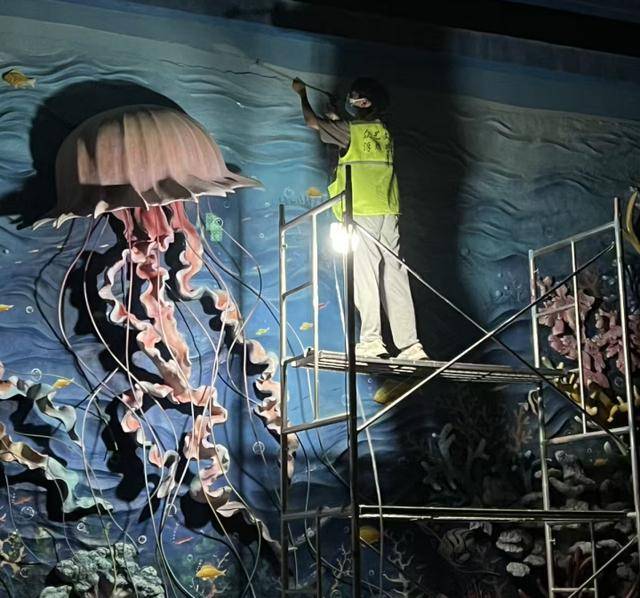 皇冠登3代理申请_两个00后刮腻子一年营收100多万元皇冠登3代理申请！梦想是画遍全球